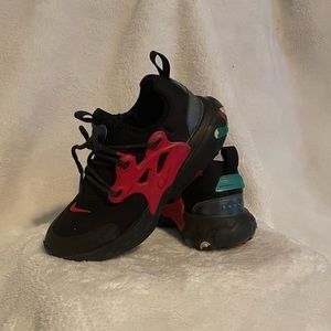 Boys Nike shoes size 2Y